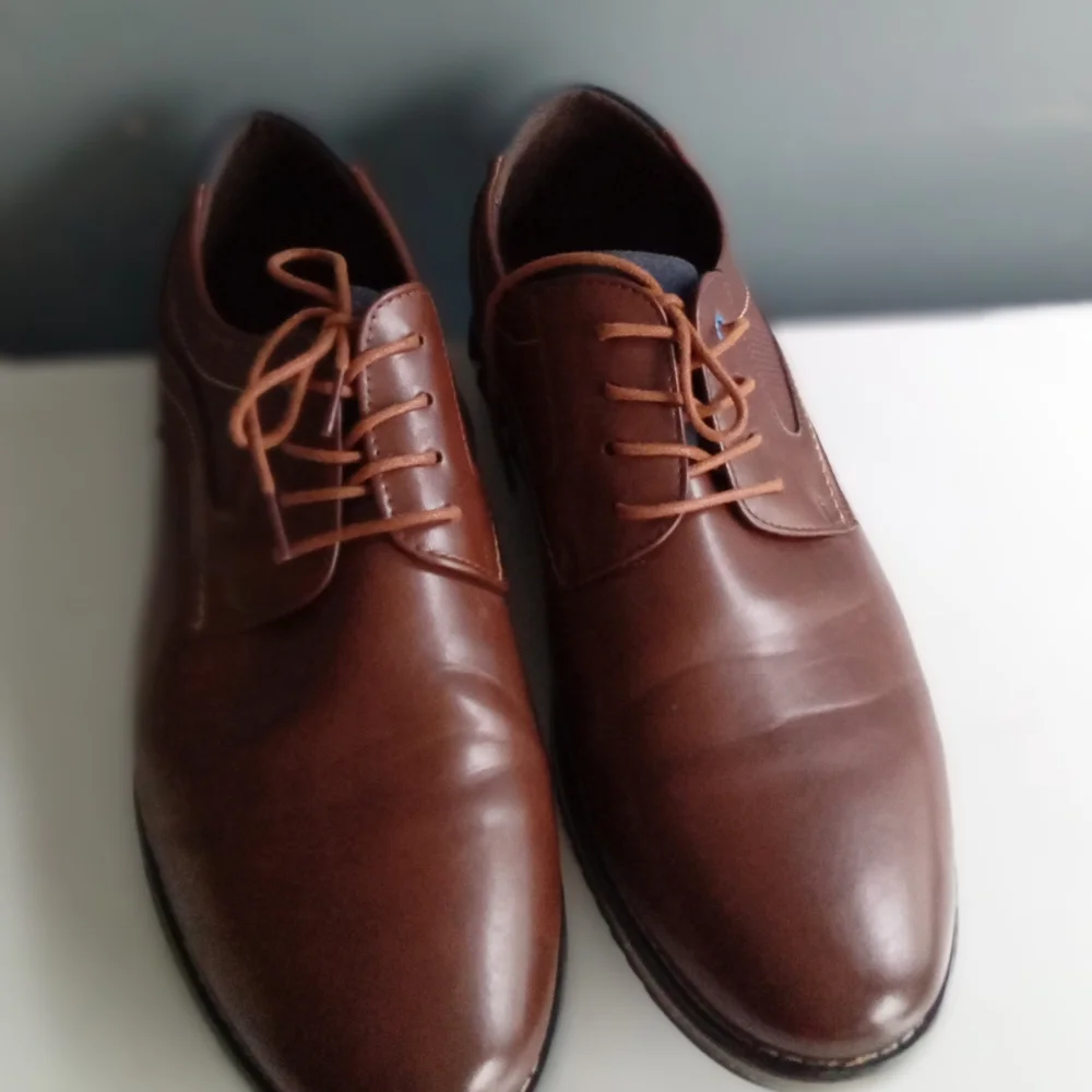 Mens Brown Leather Plain Toe Derby Dress Shoes‎ with Sporty Outsole Navy Trim